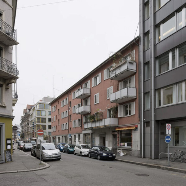 Blick in die Neugasse imt dem Vorgängerbau
